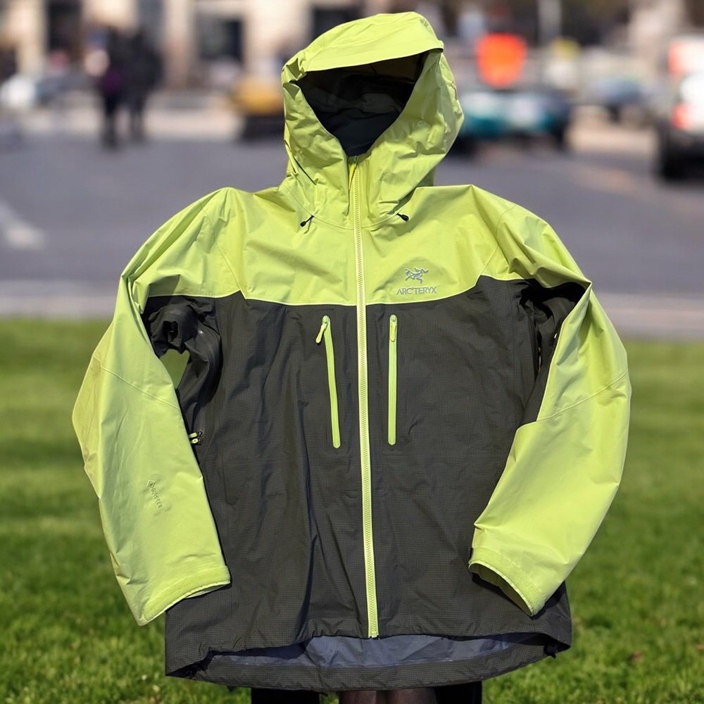 Tatsu/Spring Alpha  Arcteryx ski severe conditions shell gortex jacket